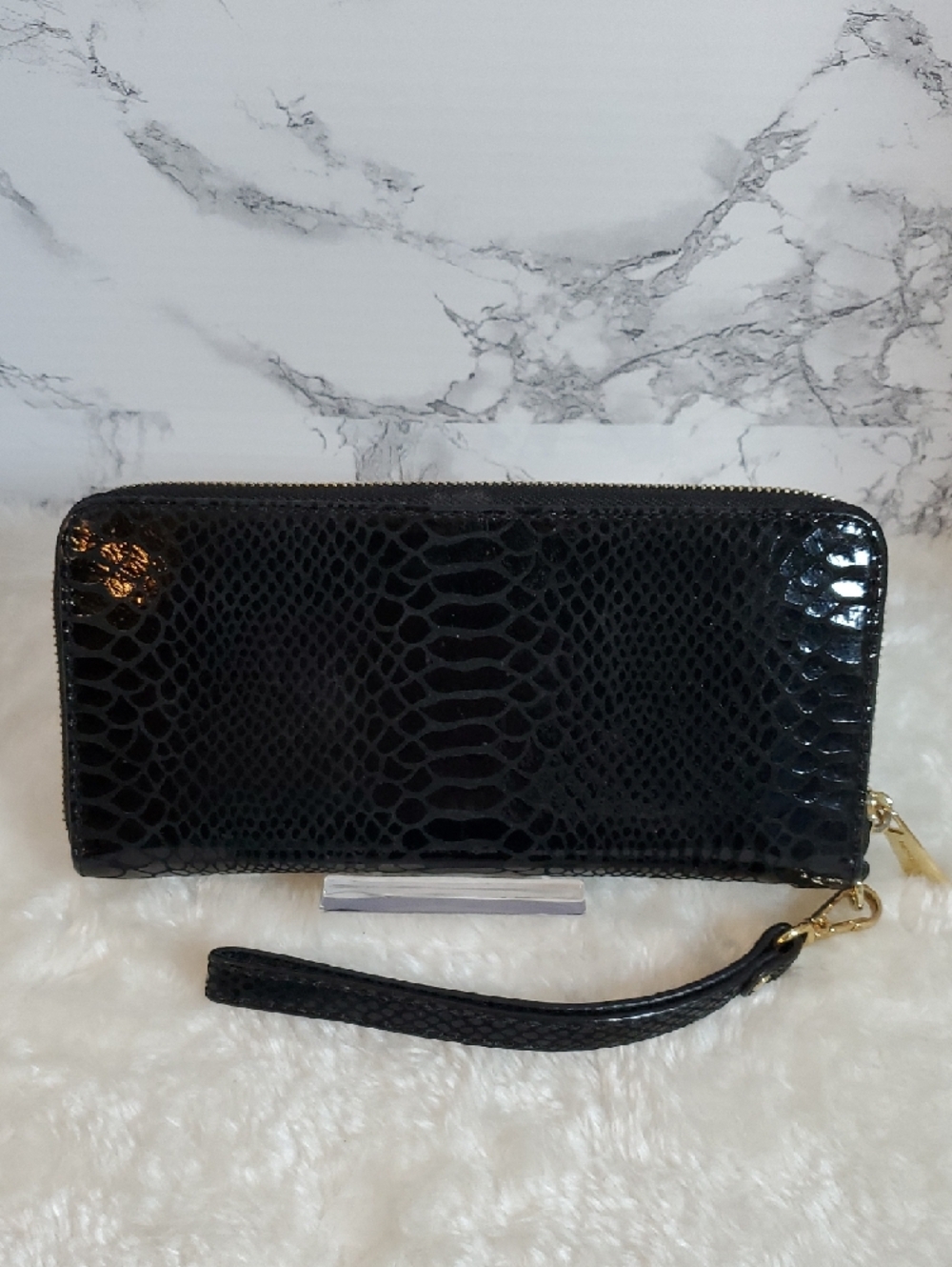 Michael Kors Black Patent Python Embossed Wristlet Wallet with Gold Plaque EUC - Picture 3 of 9